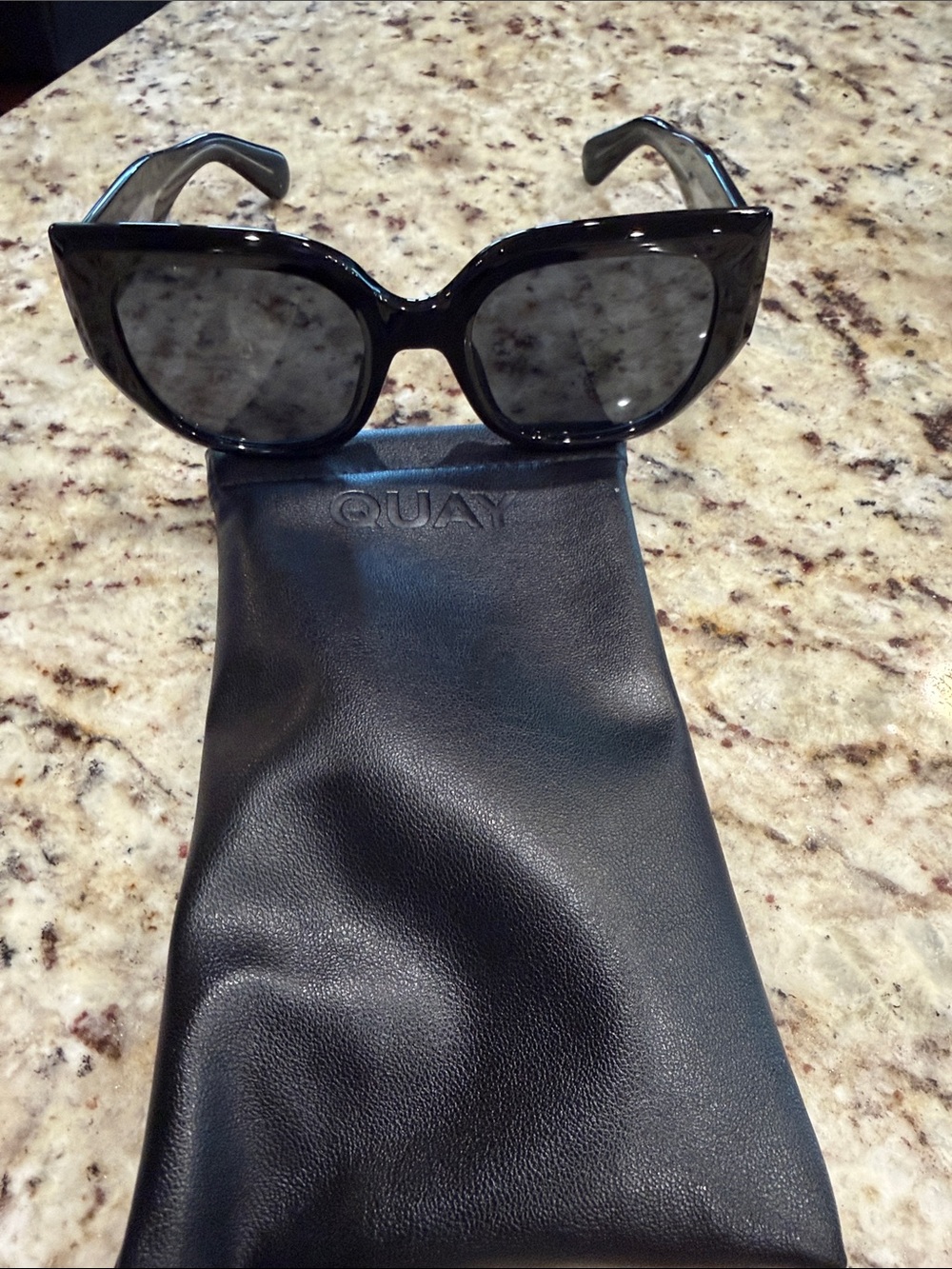 Quay Busy Busy Sunglasses